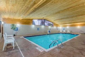Super 8 by Wyndham Monroe WI - Pool