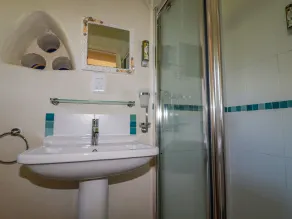 Cameo - Bathroom