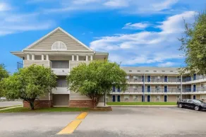 Birch Hill Suites - Lakeland - Image 1