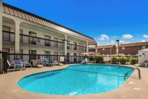 Clarion Inn Cleveland near University - Piscine