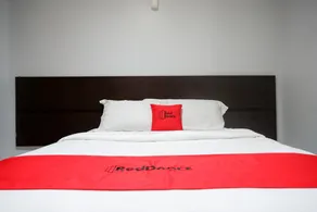 RedDoorz Plus at Hotel Srikandi Kendari - Zimmer