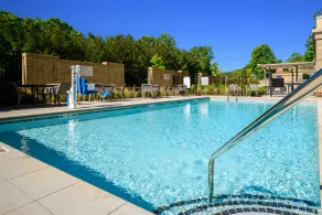 Courtyard by Marriott Raleigh Cary Crossroads - Piscine