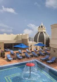 Royal Rose Hotel Abu Dhabi, Curio Collection by Hilton - Piscina