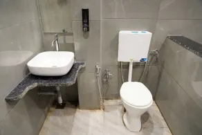Hotel Suryodaya - Bathroom