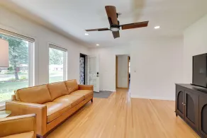 Pet-friendly Minneapolis Home w/ Spacious Yard - Interni