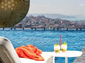 Fairmont Quasar Istanbul Hotel - Piscina