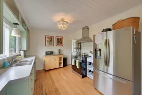 Walk to Shore! Long Beach Home w/ Fire Pit - Interiör