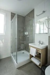 Barack Thermal Hotel and Spa - Bathroom