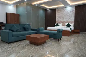 Green Sarovar Hotel & Restaurant - Chambre