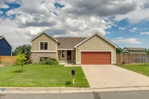 Grill, Fireplace & Fenced-In Yard: Thornton Home! - Intérieur