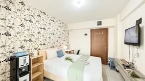 Cozy and Simple Living Studio Apartment at Cinere Resort By Travelio - Zimmer