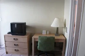 Budget Inn - Room