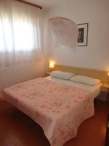 Beautiful Villa With Garden and Pool for 8 People - Zimmer