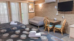 Tropicana Motor Inn - Room