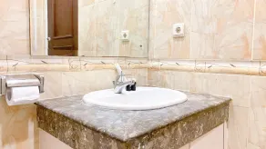 Homey And Comfort Stay 2Br Bellezza Apartment - Badezimmer