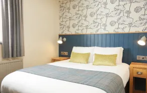 Red Lion Hotel by Greene King Inns - Room