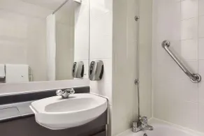 Days Inn by Wyndham Sevenoaks Clacket Lane - Badezimmer