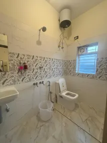 Inn12 By Blessings Hospitality - Bathroom