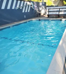 The Gold Lodge - Piscine extérieure