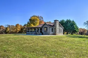 Clarkesville Ranch Cabin w/ Screened-In Porch! - Interiör
