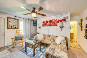 Powers Lake Home w/ Patio - 9 Mi to Lake Geneva! - Interiør
