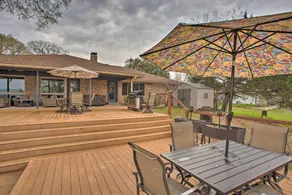 Roomy Texas Lake Retreat w/ Private Boat Ramp - Innvendig