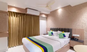 Treebo Premium New Light Suites - Rom