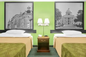 Super 8 by Wyndham Mobile - Room