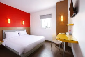 Amaris Hotel Palembang - Room
