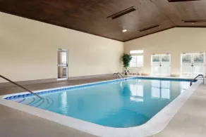 Baymont by Wyndham Elizabethtown - Piscine