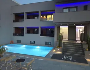 Hotel Yakinthos - Piscina