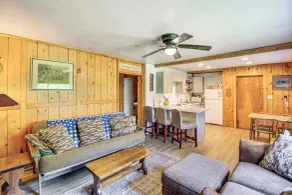 Long Lake Getaway w/ Dock & Hot Tub in Bigfork - Innenbereich