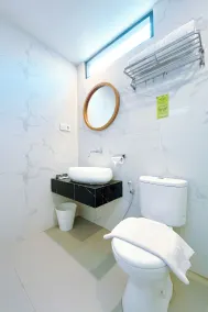 Front One Resort Indraloka Temanggung - Bathroom