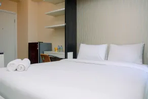 Comfy Studio Green Pramuka Apartment with City View - Habitación