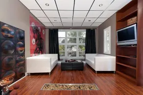 Commercial Drive Accommodations - Room