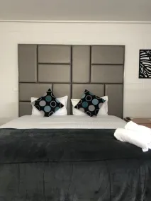 Gladstone CBD Motel - Room