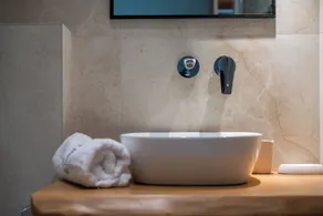 HP Family Suites - Bathroom