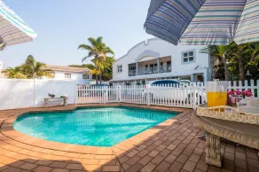 Flamingo Rocks - Pool