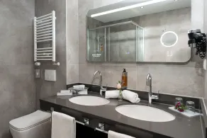 Hotel Unique Majestic Hauptbahnhof - Bathroom