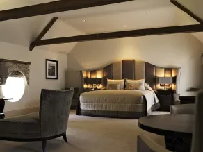 Close House - Room
