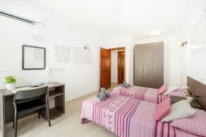 Summer Breeze 3 Bedroom Family Maisonette with sunny terrace in Mellieha - by Getawaysmalta - Rum