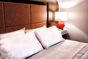 Hampton Inn & Suites Staten Island - Room
