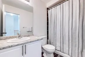 Elegant 3-bedroom House - Bowmanville - Badeværelse