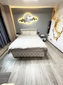 Addison's Adorable Abode - Room