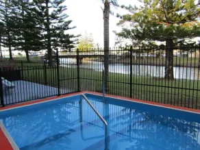 Le George Motel - Piscina