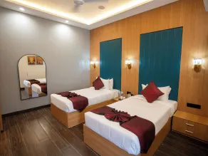 Pravasa Stay Near Luv Kush Square - Zimmer