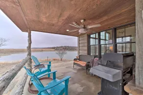 Lakefront Cedar Vale Lodge w/ Private Boat Dock! - Interiør