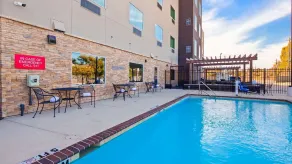 Garner Hotel Houston - Westheimer by IHG - Piscina