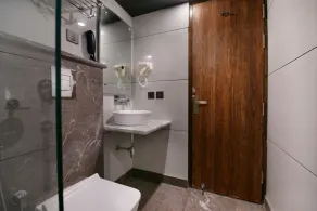 Hotel Blue Pearl New Delhi - Free Airport Pick up - Bathroom