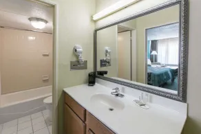 Super 8 by Wyndham Duncan OK - Bathroom